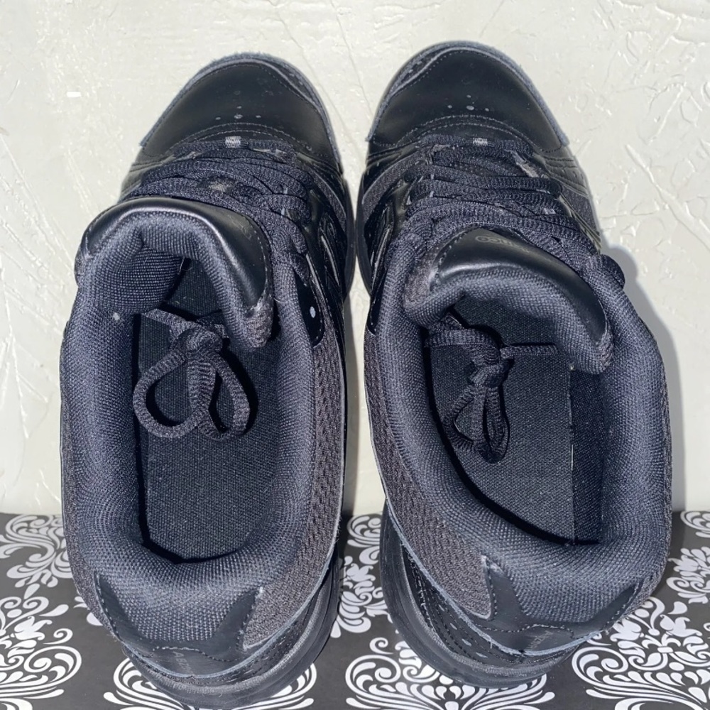SOLD!!!  New Balance Sneakers - Picture 5 of 7